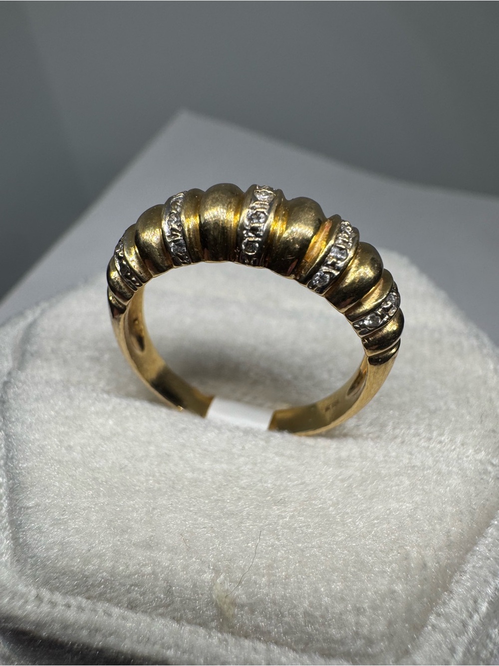 Vintage 18K 750 Yellow Gold Diamond Ring 3.8g Size 6.5